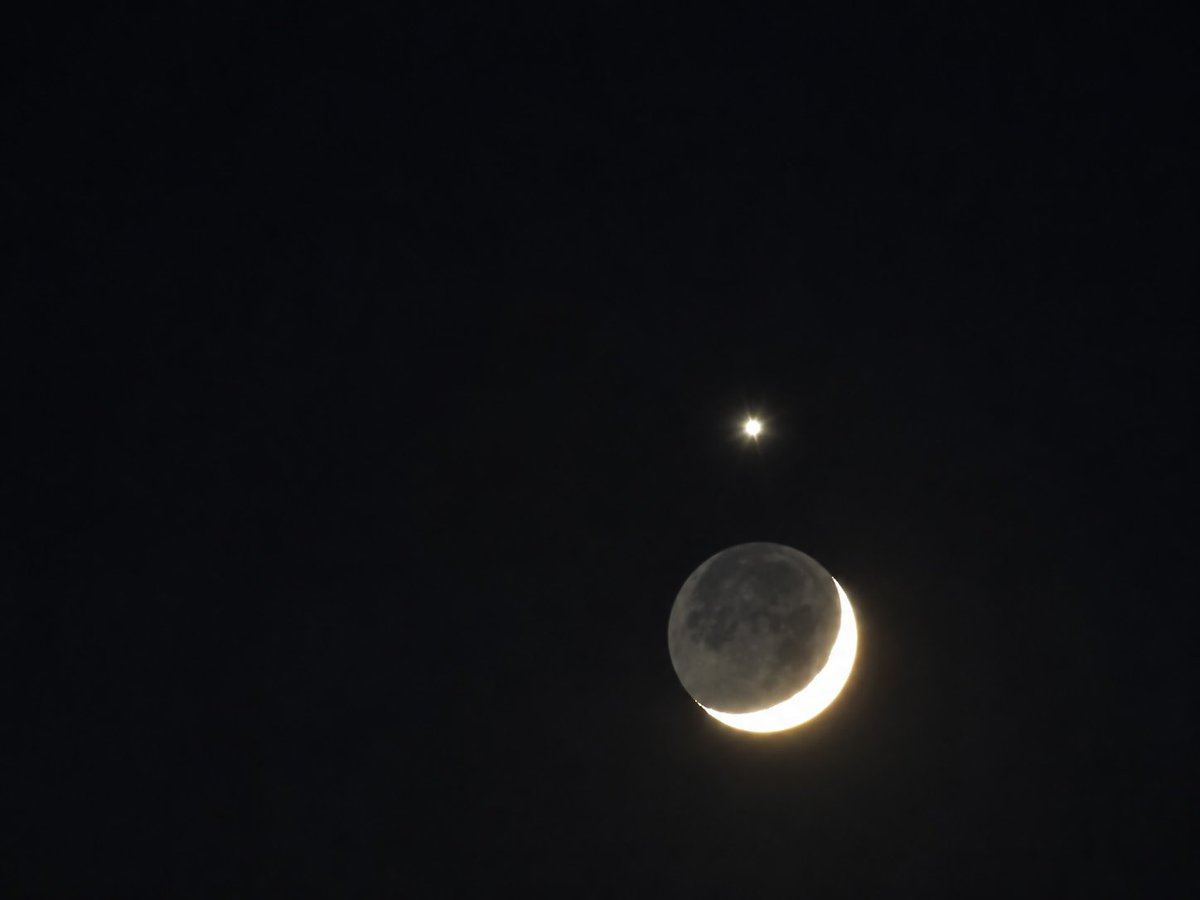 jrambaud's tweet photo. #Venus y la #Luna https://t.co/l7O0sazMNy