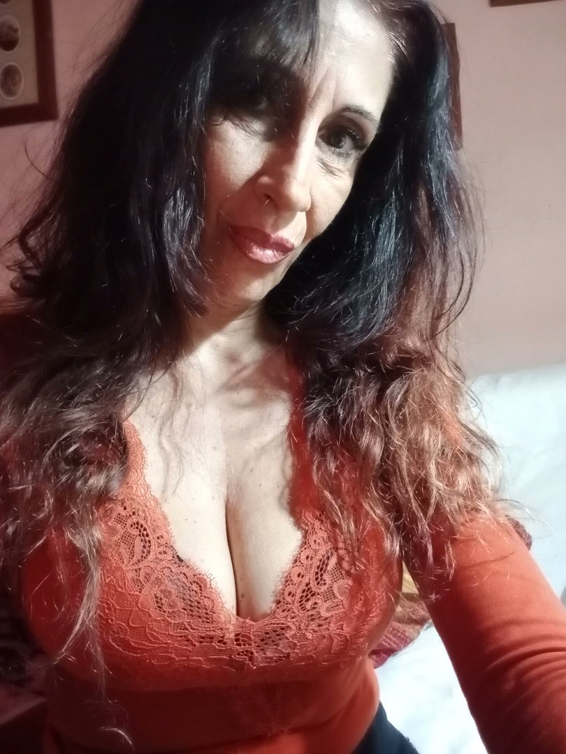 EmyEmiliaX's tweet photo. Mi scoperesti nel culo anche se sono vecchio? https://t.co/eOOQdEJwOJ https://t.co/hYACiHf77e