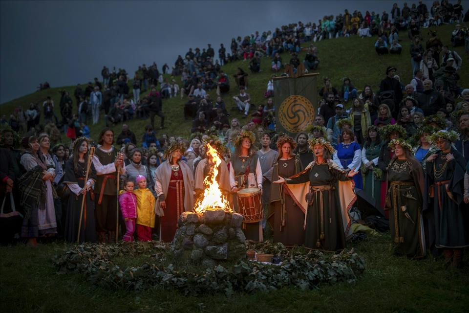 MENAFN's tweet photo. Bonfires, Maypoles And A Saint's Day: How Europe Celebrates The Longest Day Of The Year #Bonfires, #Maypoles #Saint's #Day: #Europe #Celebrates #Longest #Year #USA #Russia #Biden #Ukraine #War #Palestine #Gaza #Israel # https://t.co/SM1d6hsnvD https://t.co/vH9lUG4I7L