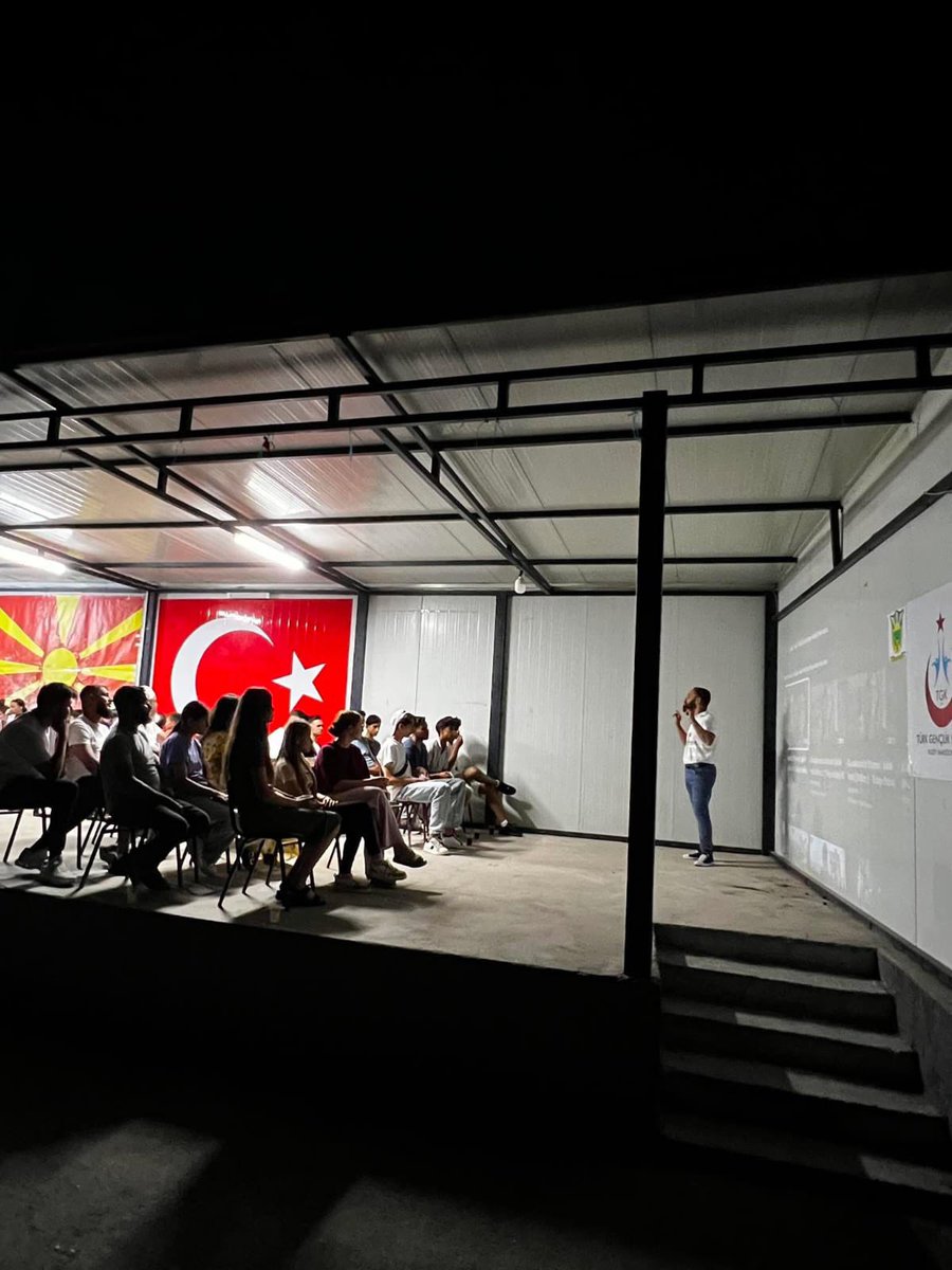 km_tgk's tweet photo. 📍 Vasilevo

TGK Vasilevo Teşkilatı ve Nöbetteyiz Derneği iş birliğiyle düzenlediğimiz Yaz Sinema Gecesi’ni gençlerimizin yoğun katılımıyla gerçekleştirdik. https://t.co/RQZgxz6cZQ
