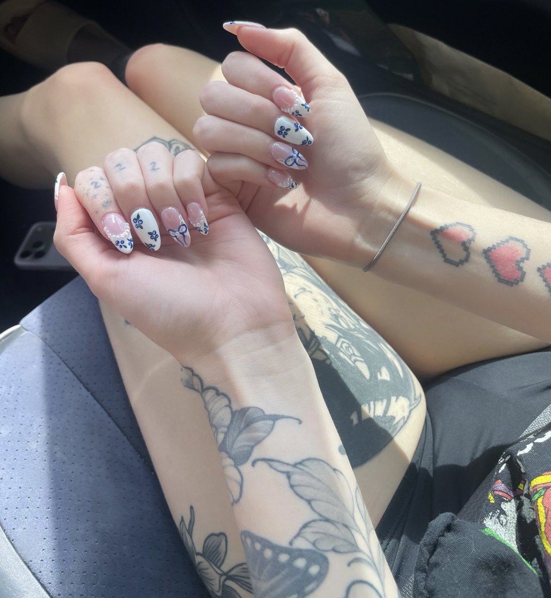 deftpony's tweet photo. obsessing bc these are my real nails- like i GREW THESEEEE hehe :’) https://t.co/WZDOX7RUBH