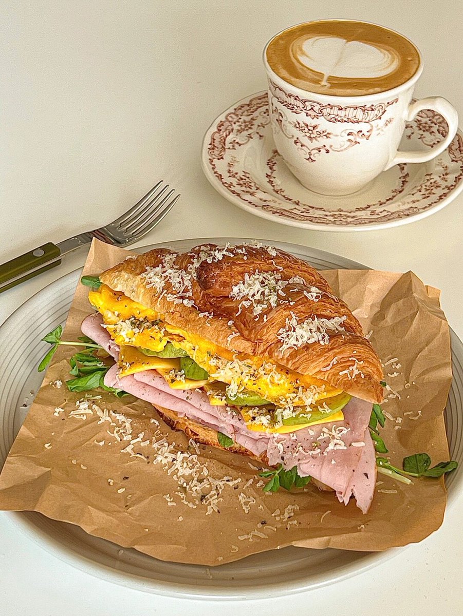 sigmaaaa122's tweet photo. Morning fuel hit: Warm matcha latte with a flaky croissant—simple, cozy, perfect start to the day! https://t.co/rWbp3hg8i2