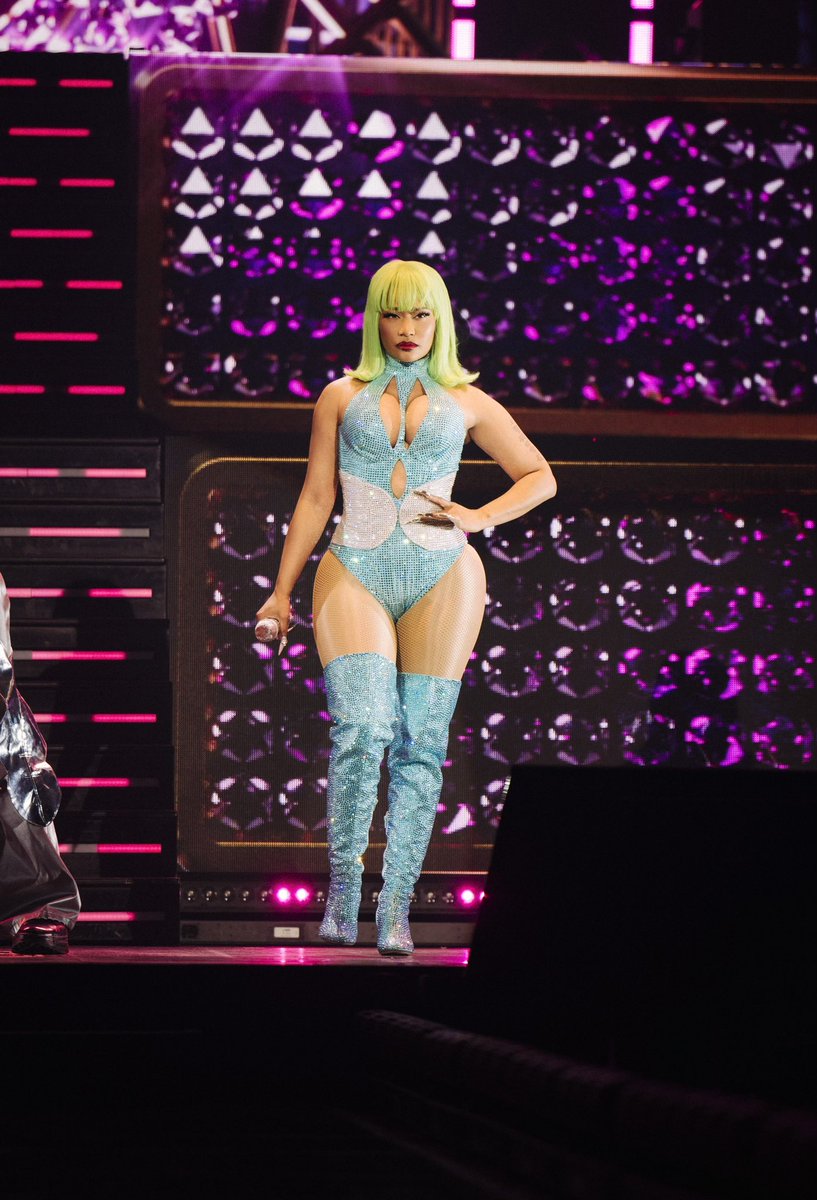 Shvdabarb's tweet photo. My fave on her tour https://t.co/u9gav8YpW6