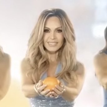 realhousewivesg's tweet photo. We’re so backk OMGGG @TamraJudgeOC 🍊 #RHOC https://t.co/uZ8FJbOjb4