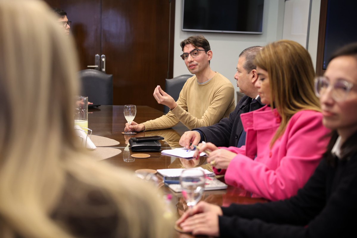 CiudadSMT's tweet photo. La intendente @RossanaChahla encabezó una reunión de trabajo junto a especialistas de la UNT para evaluar un informe y definir acciones de contingencia ante la posibilidad de lluvias extremas durante la temporada 2026-2027. https://t.co/Et42h2YO4S