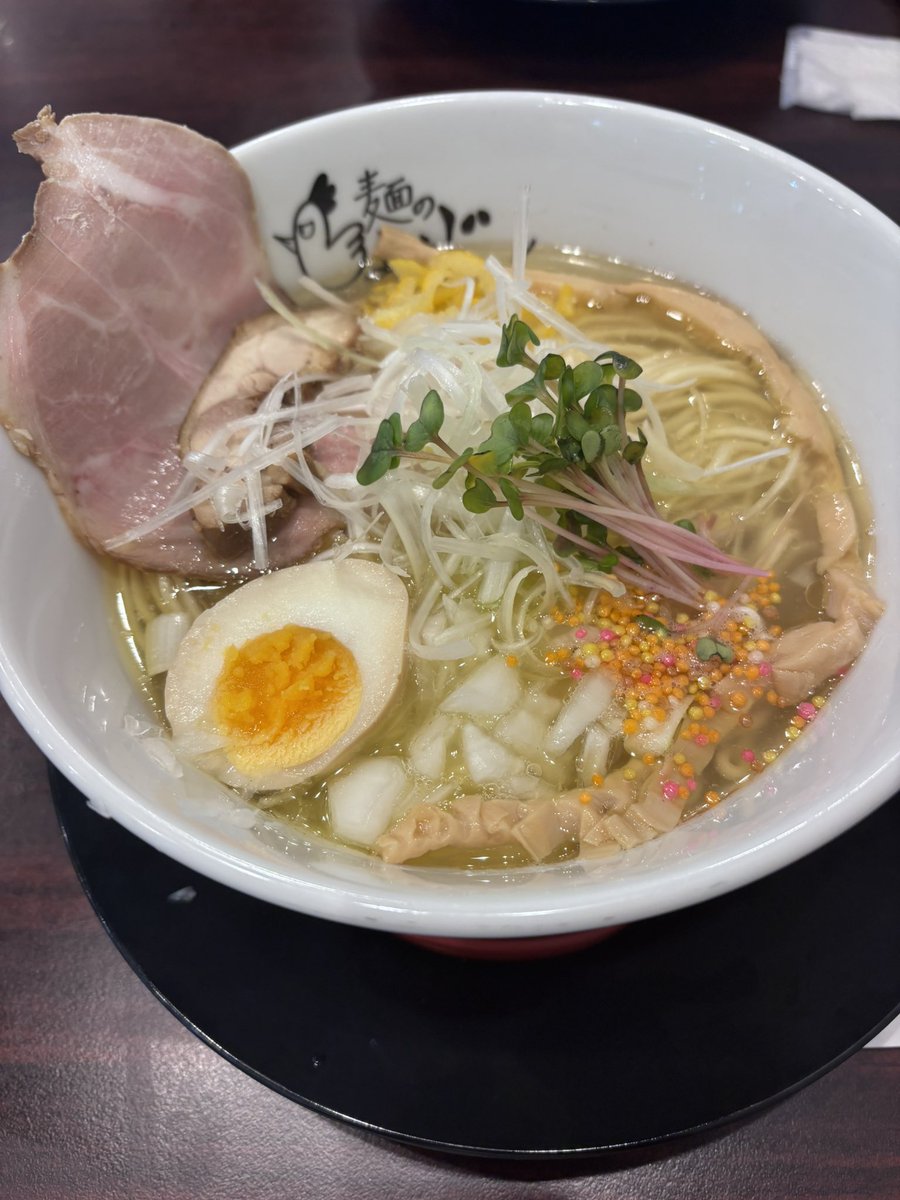 takeo_twit's tweet photo. 令和453杯目
鶏節極塩らーめん
麺のようじ@松山市

間違えて食券購入しました、ほんとは冷やしが食べたかった
こんにちわ

変わらずモチっとした細麺もスープも美味しい😋
完飲
ミニチャーシュー丼、メニューの写真と違う笑
ご馳走様でした！

#麺のようじ https://t.co/DJCKyGXoky