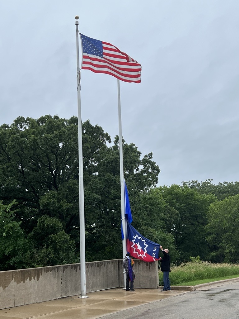 widatcp's tweet photo. Today is #Juneteenth! To celebrate, DATCP’s Prairie Oaks State Office Building raised the Juneteenth flag.
#DATCP https://t.co/z9CJT8DkZq
