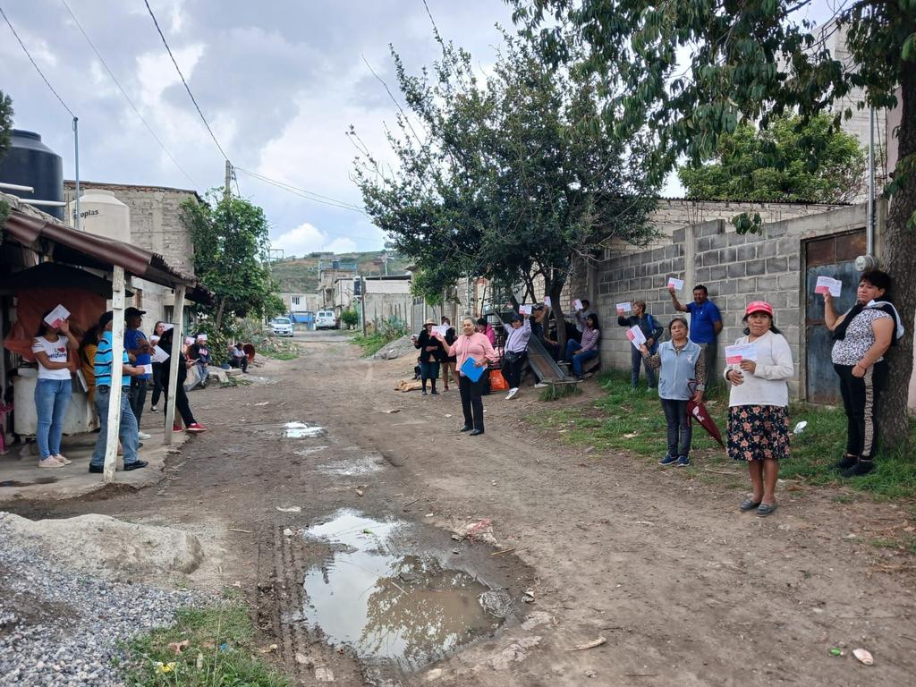 TITORMZGARCIA's tweet photo. Los mexiquenses protestan porque sus pueblos y colonias carecen de servicios elementales #EdomexSinObras https://t.co/Oqy75c9GcM