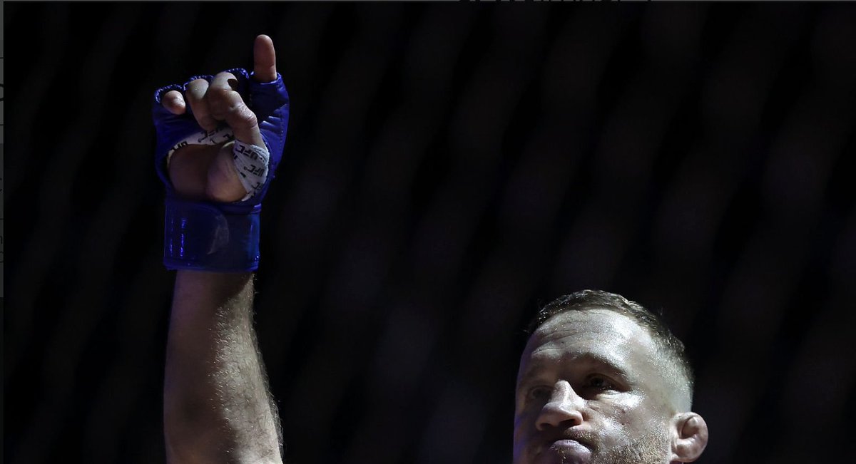 CCLegaspi's tweet photo. Fotos reales del vendaje de Justin Gaethje antes y después de la pelea. No tiene nada anormal. 
Lo vendó Trevor Witmann con los insumos que provee el UFC (vendas y cinta con el patrón UFC impreso), algo que todos los entrenadores pueden hacer. https://t.co/BvpeotjIWW