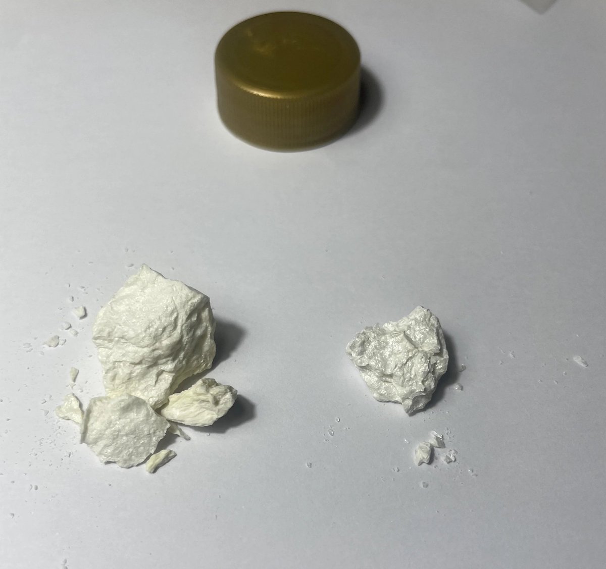 pookiegolda's tweet photo. For those who say the yellow stuff can’t be found anymore, here’s a new batch next to a previous, white batch.
#drugstwt #coketwt https://t.co/YBnuGaQmq2