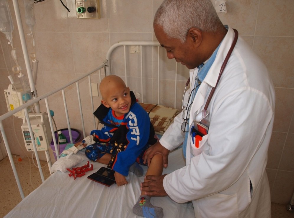 cubacooperait's tweet photo. Los efectos del recrudecimiento del genocida bloqueo del gobierno de EEUU ha hecho reducir la supervivencia de niños cubanos con cáncer de 85% a 65% desde el inicio de las restricciones energéticas en enero. NO mas Bloqueo!!
#CubaCoopera#CubaPorLaVida #CubaPorLaSalud. https://t.co/TSi306JvTI