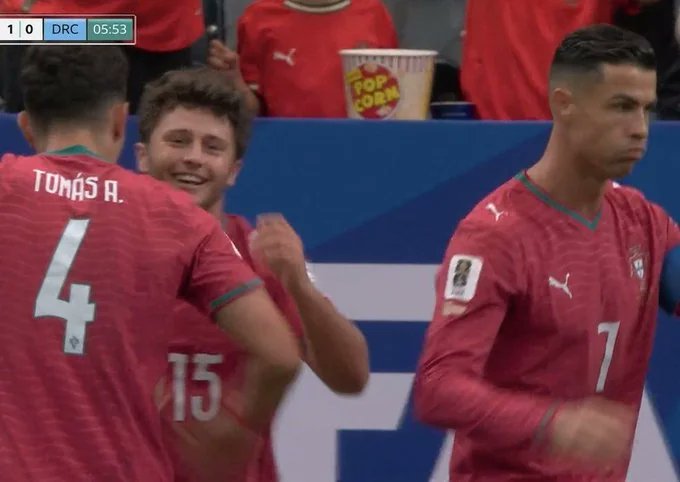 mdsqmd's tweet photo. Mbappe: 2 goals
Haaland: 2 goals
Messi: 2 goals
Ronaldo: 2 hydration breaks
Neymar: offline

Oh please, the emphasis is on Neymar🤌🏼🤣 https://t.co/4F6SQuzyHw