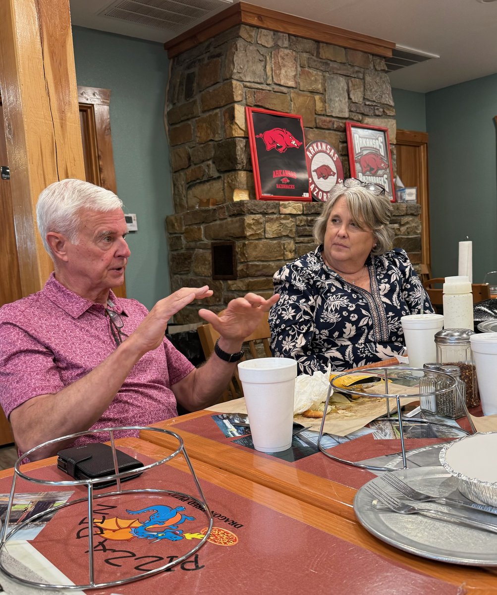 rep_stevewomack's tweet photo. I had a great lunch at Pizza Den in Mountainburg with Mayor Susan Wilson and Charlie Crook, owner of Meat Hunter Fishing Rods, to discuss how the $4.4 million in federal funding I secured through the appropriations process will improve the water system in Northern Crawford County. There are over 300 residents in this region without access to safe drinking water, and this funding will help change that.