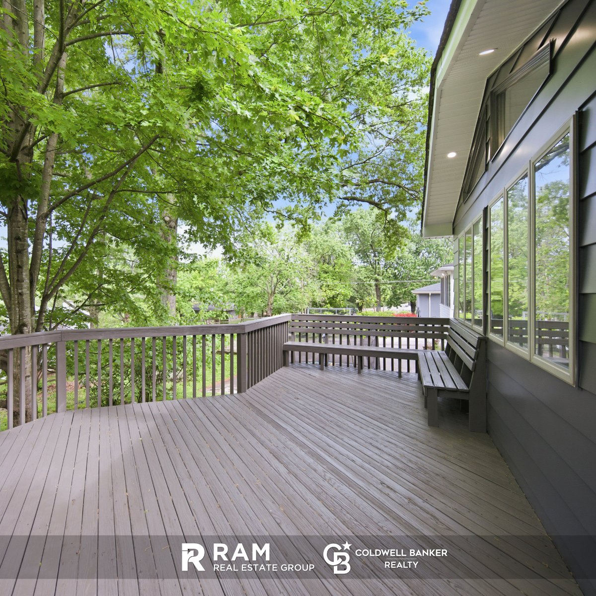 RakeshRamGroup's tweet photo. 🎯 On-target renovation, exceptional location, and strategic marketing...SOLD! in 4 days.
📍 Closing Day at 7261 S. Mingo Lane
👏 Congrats to our sellers! 
Looking to step into your next home with everything already updated to perfection 🔨? 
Mitchell Ram (513) 703-7774 https://t.co/a8UpueTyvo