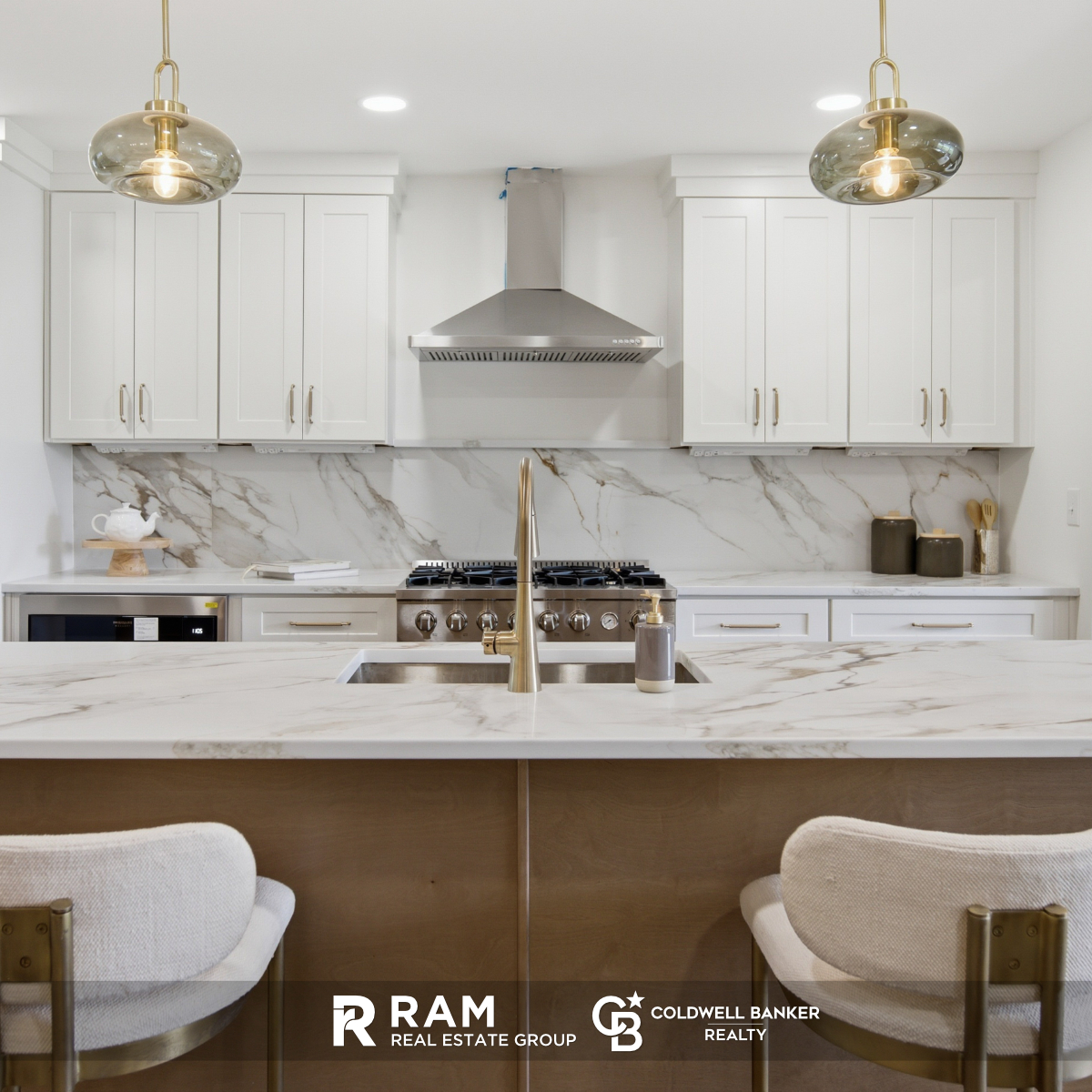 RakeshRamGroup's tweet photo. 🎯 On-target renovation, exceptional location, and strategic marketing...SOLD! in 4 days.
📍 Closing Day at 7261 S. Mingo Lane
👏 Congrats to our sellers! 
Looking to step into your next home with everything already updated to perfection 🔨? 
Mitchell Ram (513) 703-7774 https://t.co/a8UpueTyvo