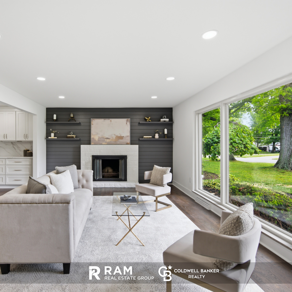 RakeshRamGroup's tweet photo. 🎯 On-target renovation, exceptional location, and strategic marketing...SOLD! in 4 days.
📍 Closing Day at 7261 S. Mingo Lane
👏 Congrats to our sellers! 
Looking to step into your next home with everything already updated to perfection 🔨? 
Mitchell Ram (513) 703-7774 https://t.co/a8UpueTyvo