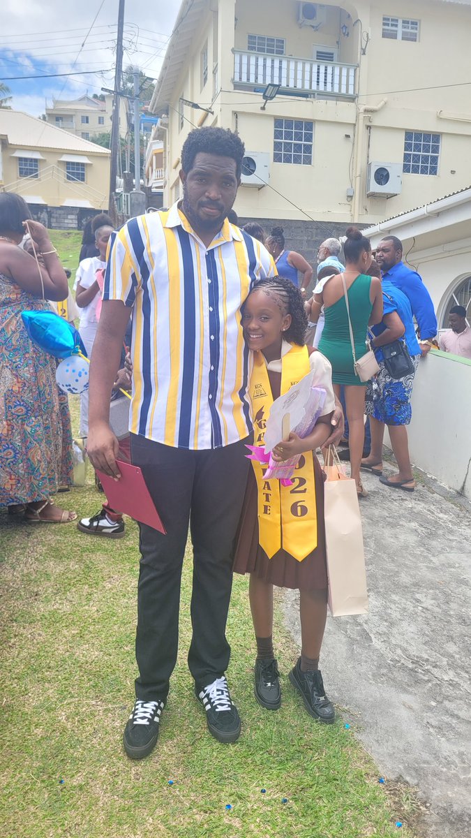 skarcha99's tweet photo. Congratulations, niecey boo, I had to show up for you today. I know Daddy is looking down on you, and he's proud. Love you loadzzzz ❤️❤️❤️❤️❤️❤️ https://t.co/Uu5AGEcUzg