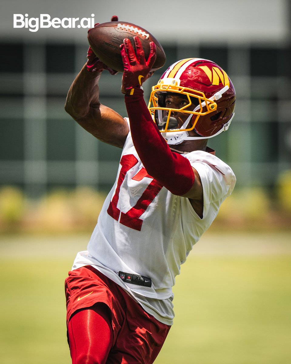 Photo. Terry McLaurin catching a football.