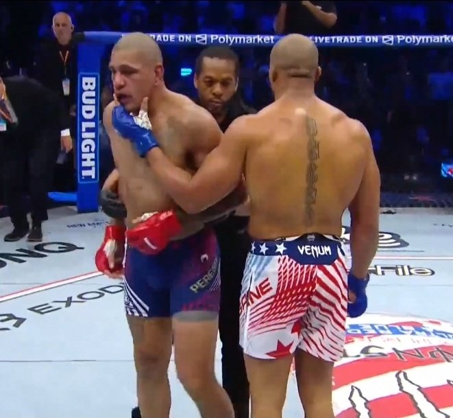 MMAPropagande's tweet photo. @arielhelwani Don't cry son... https://t.co/dGhoDmdcqv