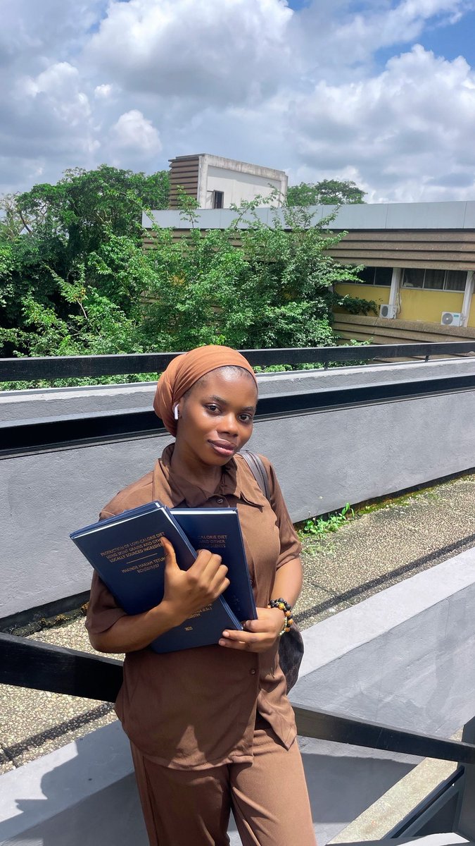 MimiClothier's tweet photo. One day I’ll come back to this tweet with my MSc and PhD
For now, I’m proud of my little progress
https://t.co/vYHa8SBV95 Biochemistry (Second Class Upper) https://t.co/yjXaUBn9EB