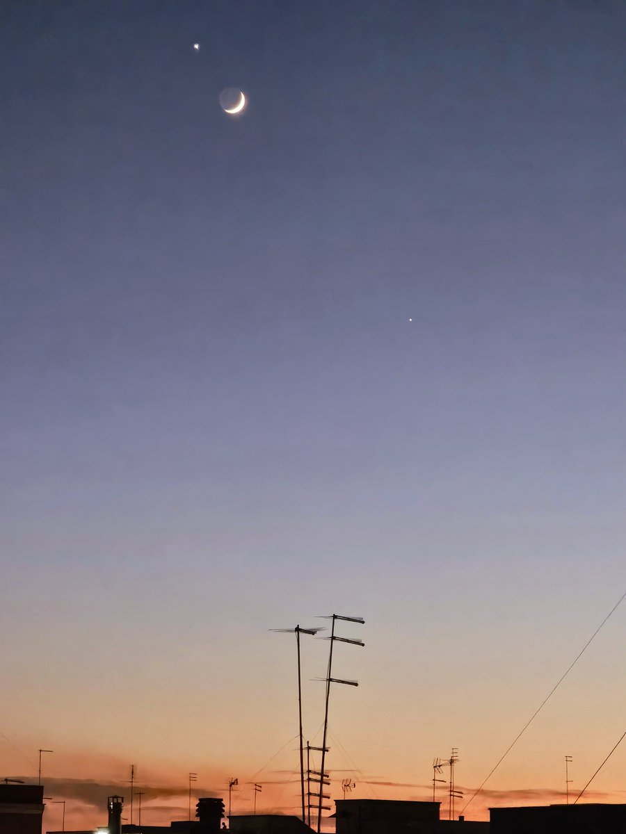 waitingFORwords's tweet photo. [Quando il cielo decide di dare spettacolo.] https://t.co/67vwBo33l9