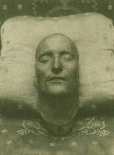 fasc1nate's tweet photo. Napoleon Bonaparte's postmortem mask.

The most haunting photos ever taken: https://t.co/MAmJ19KdIC https://t.co/WuA9vIkChQ