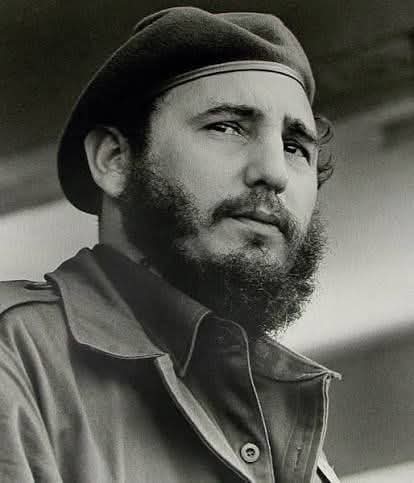 TurquinoTeVe's tweet photo. 🗒 De Fidel, su inagotable legado

“Para una Revolución que aspira a cambiar radicalmente la vida de un país y a construir una sociedad nueva, ¿qué es lo más importante? El maestro, compañeras y compañeros; el maestro es lo más importante en una Revolución”

#CubaViveEnSuHistoria https://t.co/ePtEgOIrMx
