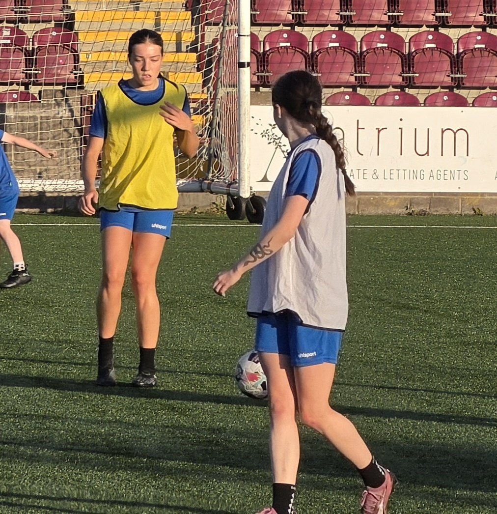 StennyWFC's tweet photo. 𝐏𝐑𝐄-𝐒𝐄𝐀𝐒𝐎𝐍 𝐔𝐍𝐃𝐄𝐑𝐖𝐀𝐘
Can't beat a bit of sun to make the preseason runs more fun(!). 

Some new faces. 

Some new staff.

The Same Aim ⚔️💪 https://t.co/gTudb5iPqa