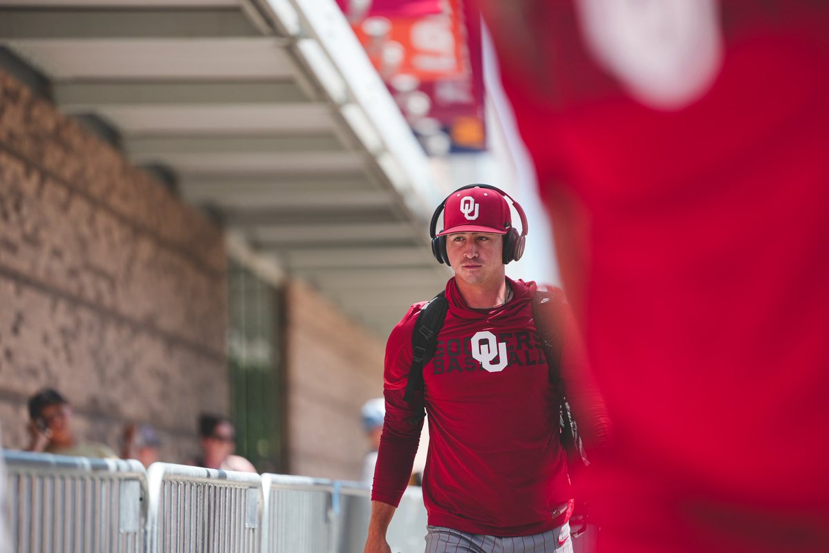 OU_Baseball's tweet photo. block out the noise 🔇 https://t.co/iEH6nQss7b