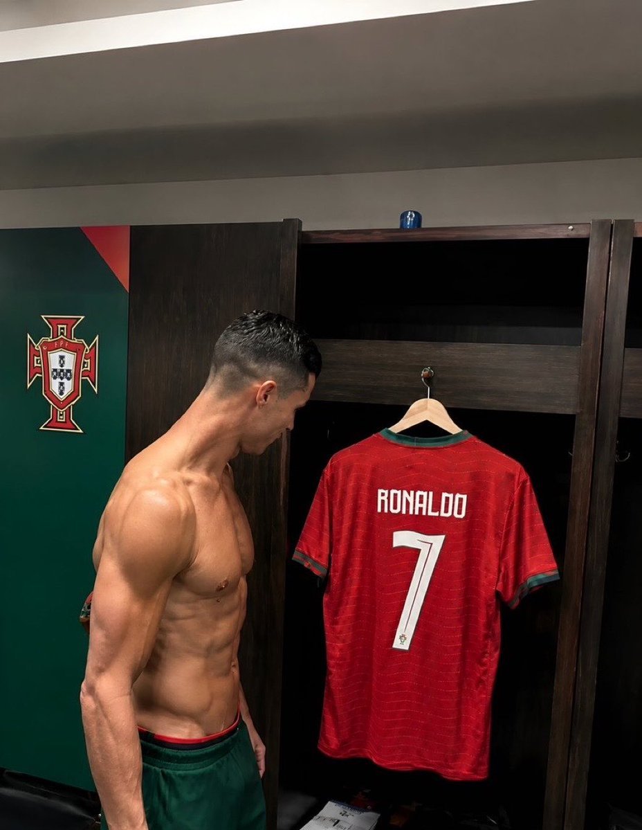 Miller_YNWA's tweet photo. Cristiano Ronaldo is just like me
I'm the most unluckiest man in the world 😢 https://t.co/WcOFirLT6a