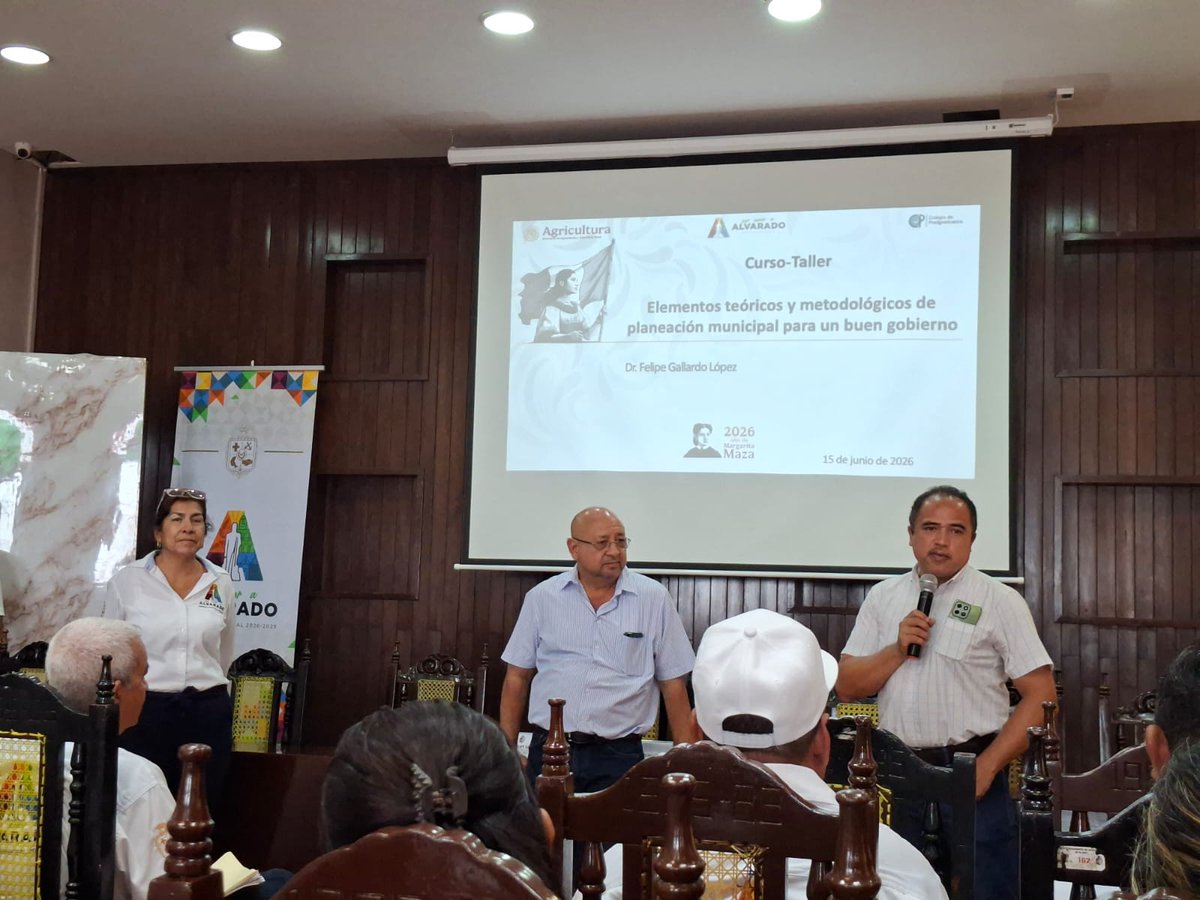 Colpos_Ver's tweet photo. 🏛️🌱 El 15 y 16 de junio, el Dr. Felipe Gallardo López impartió el curso-taller "Herramientas teóricas y prácticas para un Buen Gobierno. Proceso de Planificación Municipal", dirigido a servidores públicos del H. Ayuntamiento de Alvarado, Veracruz.

 #BuenGobierno #Vinculación https://t.co/khlIDEfxN6