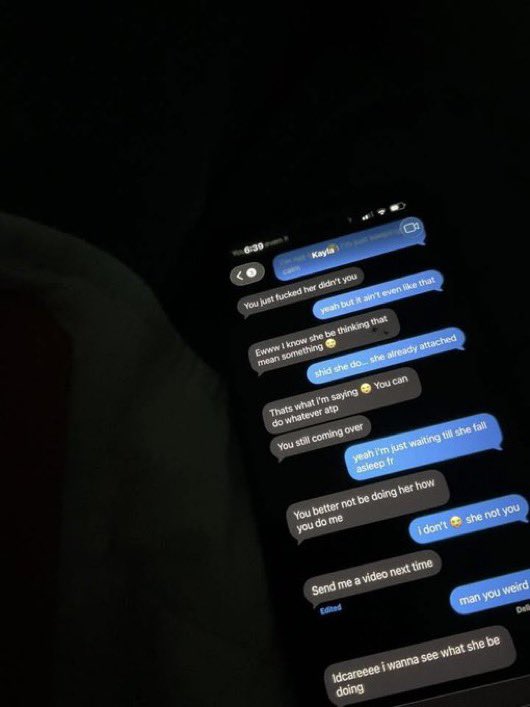 duicebiggs's tweet photo. btches DO NOT be your friends fr 😭 me & this btch been locked in for YEARS, i’m telling her everything about this ngga i’m talking to, sending screenshots, voice notes, allat… she hyping me up the whole time like “yesss friend he cute” whole time i’m laying up with him one night and his phone keep lighting up… i glance and see HER NAME on the lock screen 😐