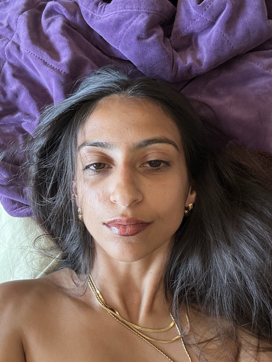 goddessahvi_ tweet picture
