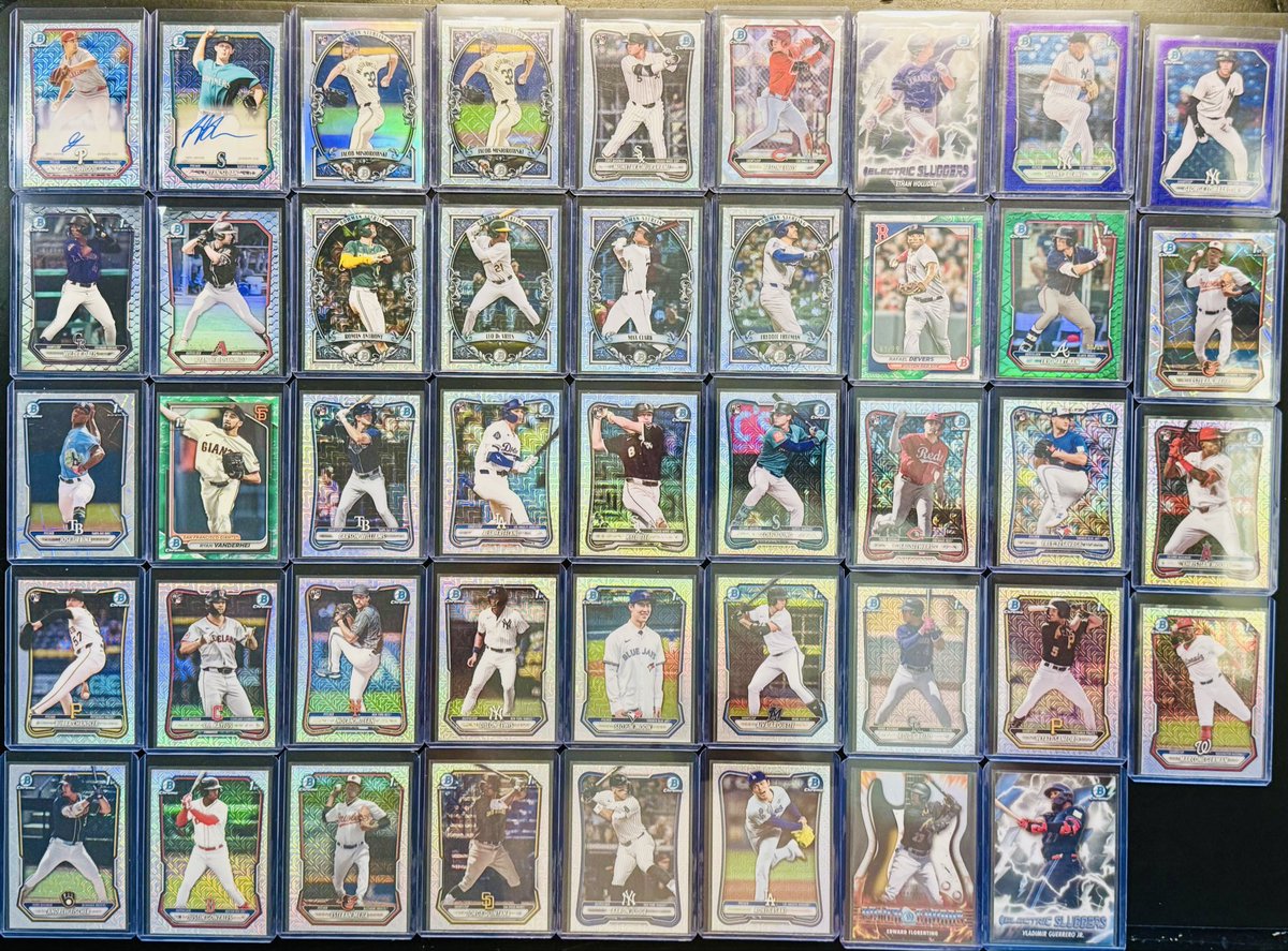Gudgergolf's tweet photo. Amazing lot for sale !!!

140 total cards 

All pack fresh and clean 

Over $600 in Comps 

Firm at $400 Shipped 

Take a look as there are some huge stars in the lot. 

Take below or DM https://t.co/OjRBHlhOil