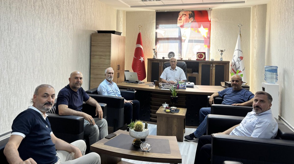 MusaYildirim27's tweet photo. Eğitim Bir-Sen Yöneticilerinin Ziyaretinden https://t.co/88itMssHR6
