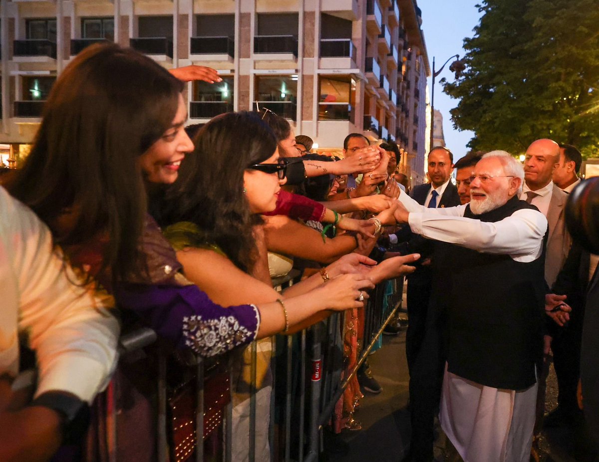 Narendra Modi tweet media