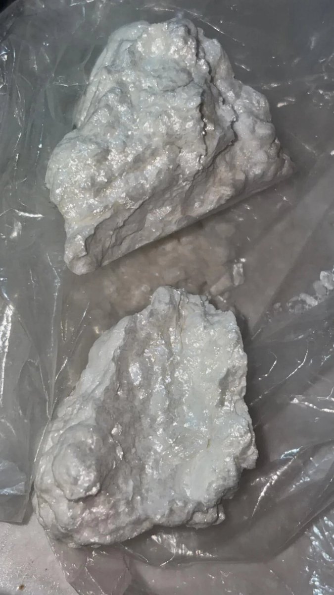 pookiegolda's tweet photo. hows this stuff look? smells really gassy
#drugstwt #coketwt https://t.co/7PAILi80tC