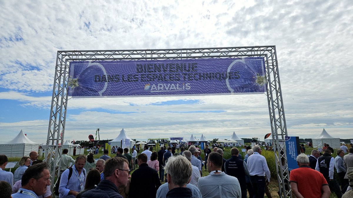 agri_zoom's tweet photo. Une belle journée au salon #LinOvation avec @Arvalisofficiel !
Le lin, une filière de passionnés 💙.
Super contente de vous avoir vu 😉
C'est encore demain, à Ailly-le-Haut-Clocher dans la Somme ! Allez-y ! https://t.co/JUCLLbu7ZI