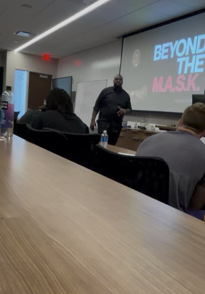 Fernandochoices's tweet photo. Talent doesn’t make us immune to struggle.

Honored to spend time with the @Vikings rookie class talking mental wellness, identity, and life beyond the game.

#BeyondTheMask 💚💚💚 https://t.co/fvrECKOeOx