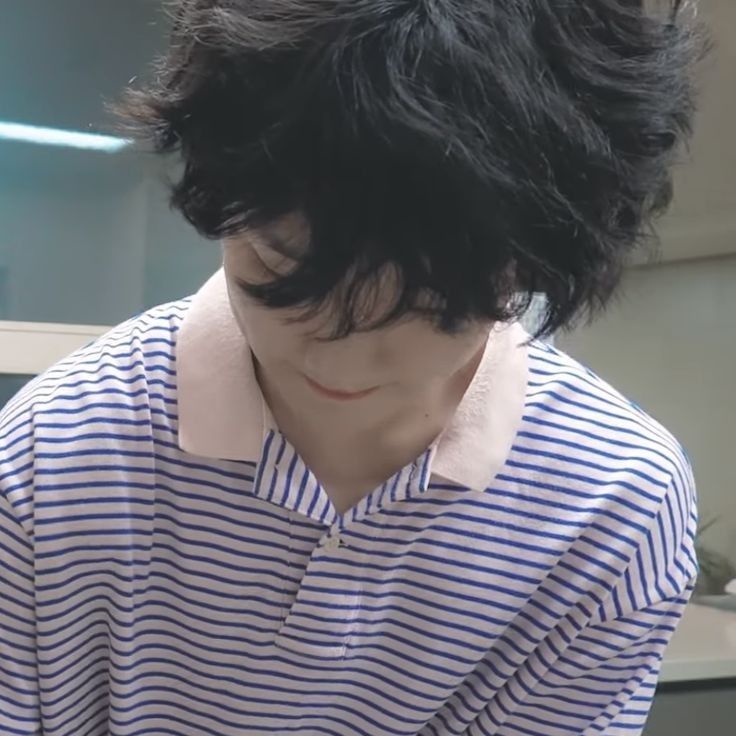 zfoxiny's tweet photo. his curly hair will always be my favorite https://t.co/qUW2etBUUF