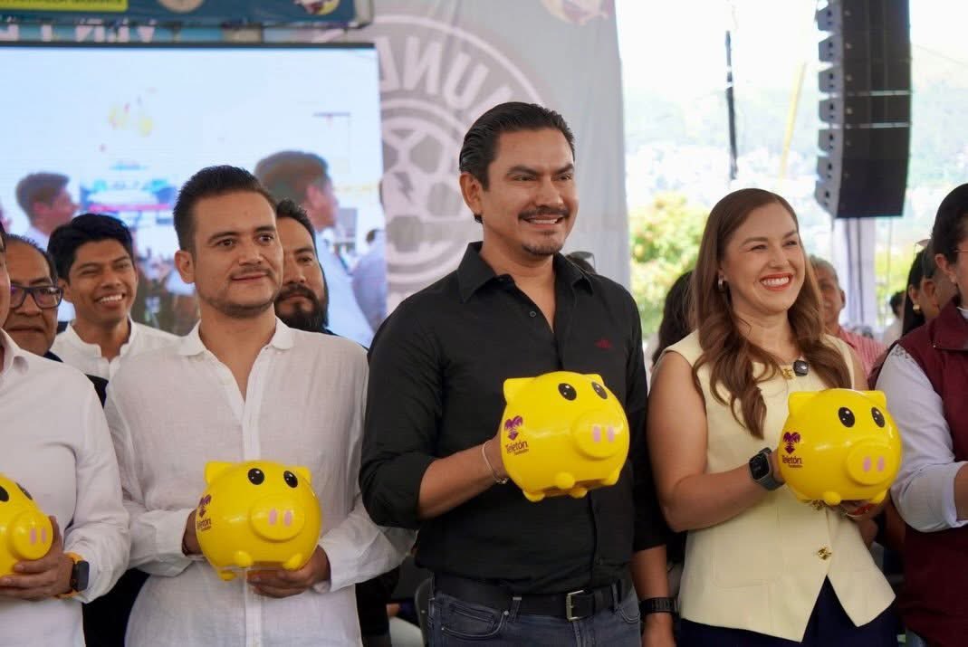 bernardomayren's tweet photo. Iniciamos este miércoles con los Diálogos Vecinales, un espacio para trabajar en equipo, escuchar y construir soluciones junto a nuestras vecinas y vecinos. 🏡🗣️

Seguimos fortaleciendo la participación ciudadana porque cuando gobierno y comunidad caminan juntos, logramos más. 💪

Además, dimos el arranque oficial a la Campaña Botero Teletón 2026 💛, sumando esfuerzos por una causa que une a nuestra comunidad y transforma vidas. 🙌
