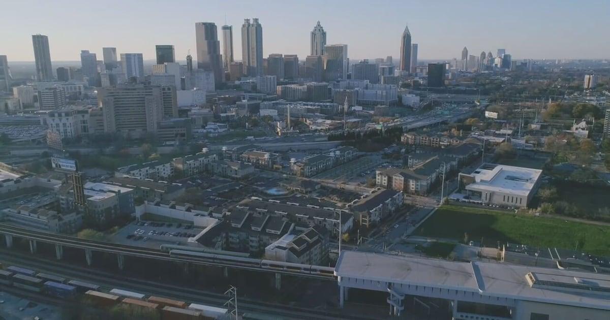 wsbtv's tweet photo. Real estate report says Atlanta leading US in canceled homebuyer contracts https://t.co/cbUiiWWpNU https://t.co/89izeIRgji