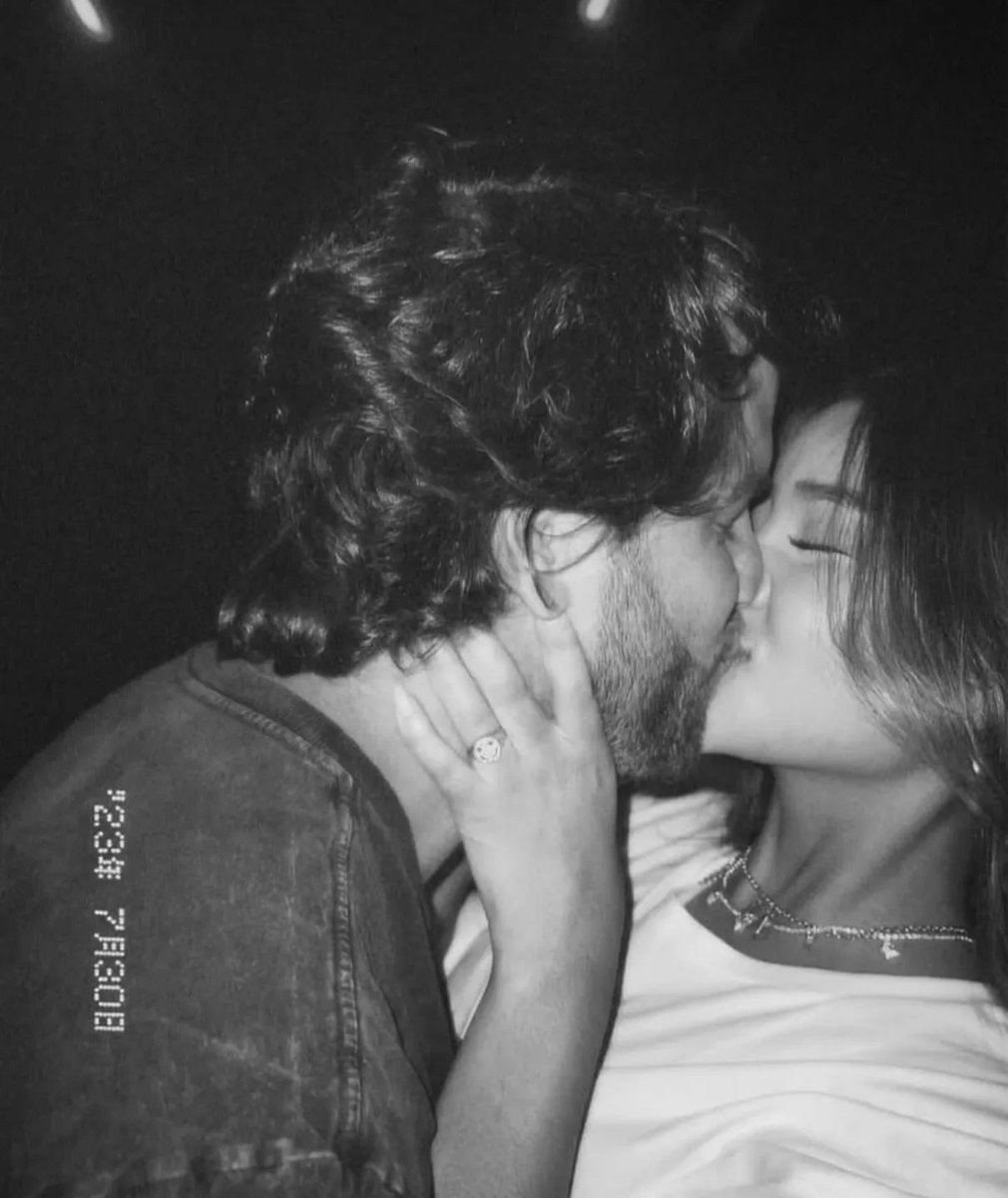 couldbeusvibes's tweet photo. kiss me like you mean it https://t.co/fGYi36AjKX