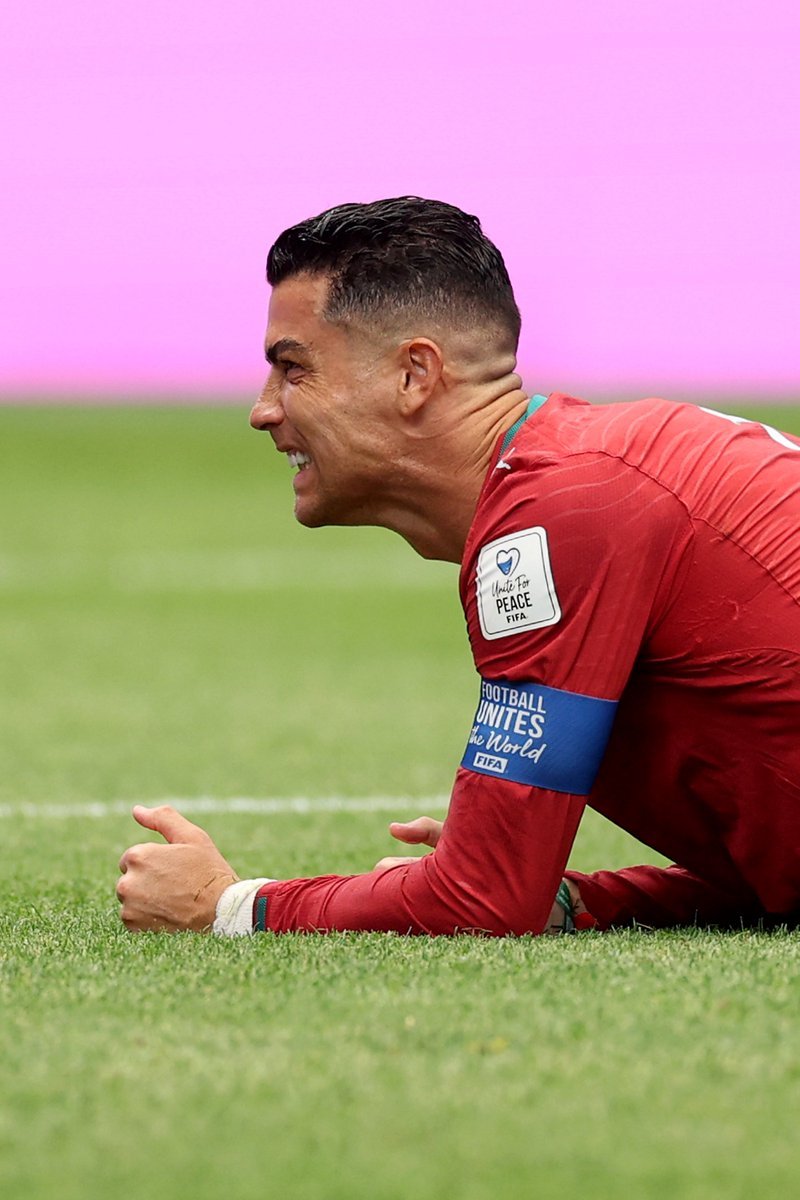 DavidAnyanwu_'s tweet photo. Portugal need goal. Ronaldo dey provide vibes and frustration. https://t.co/i1R2qBd543