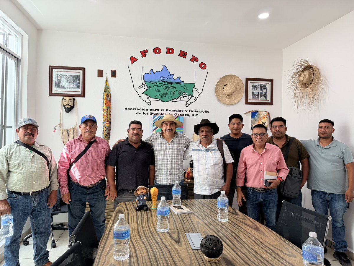 afodepoac's tweet photo. Con mucho gusto recibimos en la casa #AFODEPO a nuestros amigos, autoridades municipales de San Miguel Mixtepec, San Andrés El Alto, Zimatlán, y San Pedro El Alto de San Antonino El Alto. Este encuentro reafirma que, con unidad, diálogo y trabajo en equipo, podemos construir un mejor futuro y llevar más beneficios a nuestros pueblos. ¡Juntos somos más fuertes!

#amoraoaxaca #agradecido
@AntonioNio80189 @AMonte673