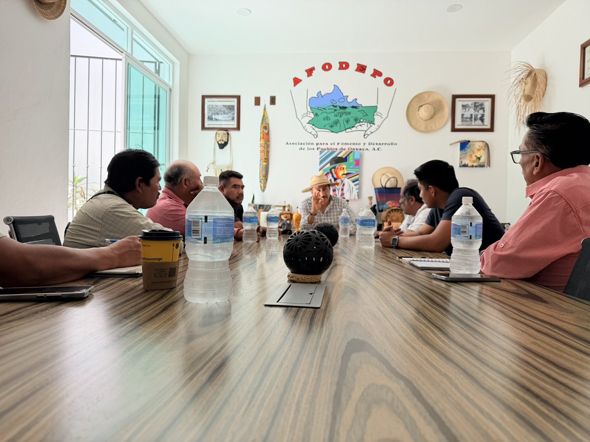 afodepoac's tweet photo. Con mucho gusto recibimos en la casa #AFODEPO a nuestros amigos, autoridades municipales de San Miguel Mixtepec, San Andrés El Alto, Zimatlán, y San Pedro El Alto de San Antonino El Alto. Este encuentro reafirma que, con unidad, diálogo y trabajo en equipo, podemos construir un mejor futuro y llevar más beneficios a nuestros pueblos. ¡Juntos somos más fuertes!

#amoraoaxaca #agradecido
@AntonioNio80189 @AMonte673