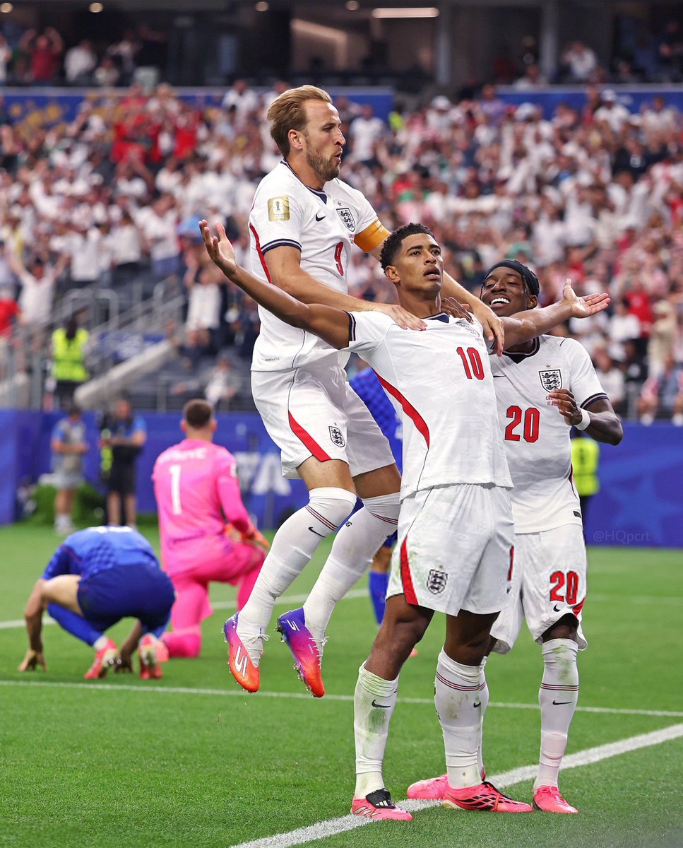 VungaEl74's tweet photo. 🏴ENGLAND 3 vs 2 CROATIA 🇭🇷
Minutes 65' Game on
Jude Bellingham. 🫲🏽🫱🏽
#ENGCRO #WM2026 #Croa🇭🇷tia https://t.co/fmOUHJ7wet