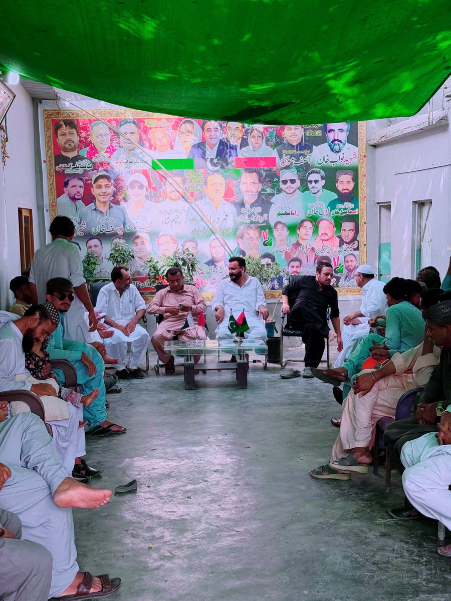 RashidKhanppp's tweet photo. On the instructions of PPP Karachi Division And President District Keamari @Liaquataskani1, a Data Link Form awareness campaign was held at UC-3 Office by Deputy Secretary Information @RashidKhanppp & PS-112 Sec Inf @JawedJ46 under the supervision of @umarnawabvt. Hundreds of workers completed their forms, reflecting the unity and organizational strength of PPP workers.
@WaqarMehdiPPP1 @SaeedGhani1 @RaufNagori @sharmilafaruqi @ShakeelChPPP @Liaquataskani1 @s_Iftikharshah