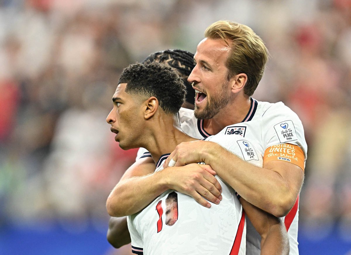 HQpcrt's tweet photo. Jude Bellingham &amp; Harry Kane #FIFAWorldCup https://t.co/NXRv3vMZZn
