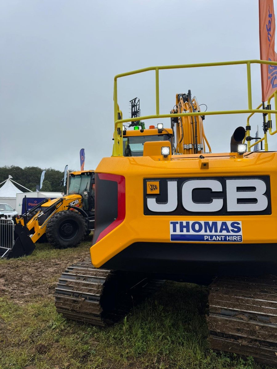 ScotJCB's tweet photo. Thomas Plant Hire's JCB machines showing off at Cereals last week in Oxfordshire!📸💪
#JCB #HeavyMachinery #Excavator #Backhoe https://t.co/o8VGDuyp7Z